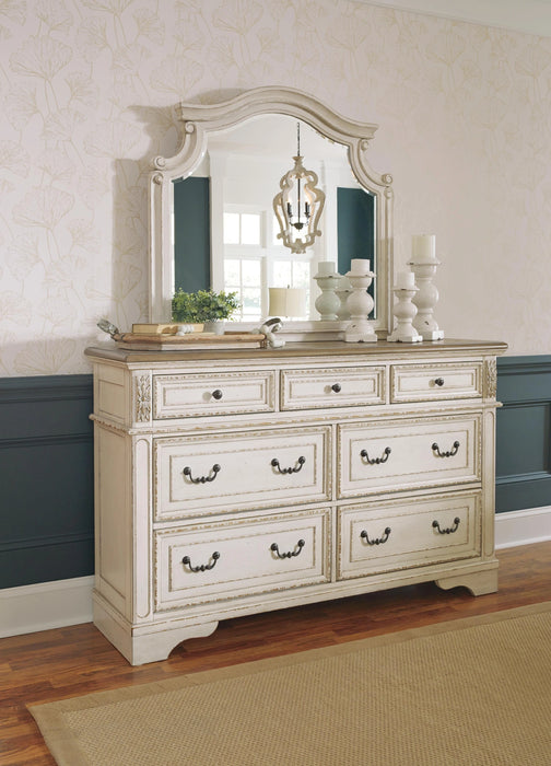 Realyn Bedroom Set