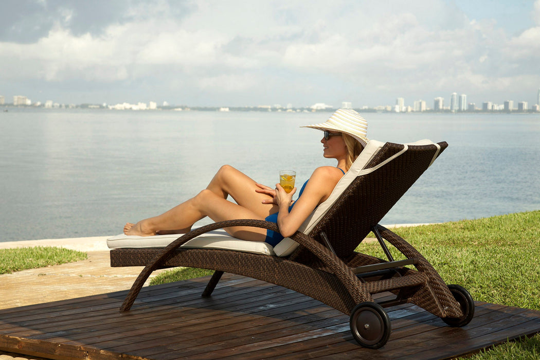 Atlantis Chaise Lounge with Cushion