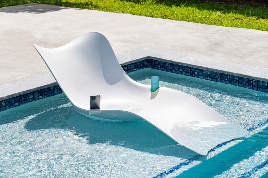 Panama Jack Wave In-Pool Chaise Lounger w/cup holder