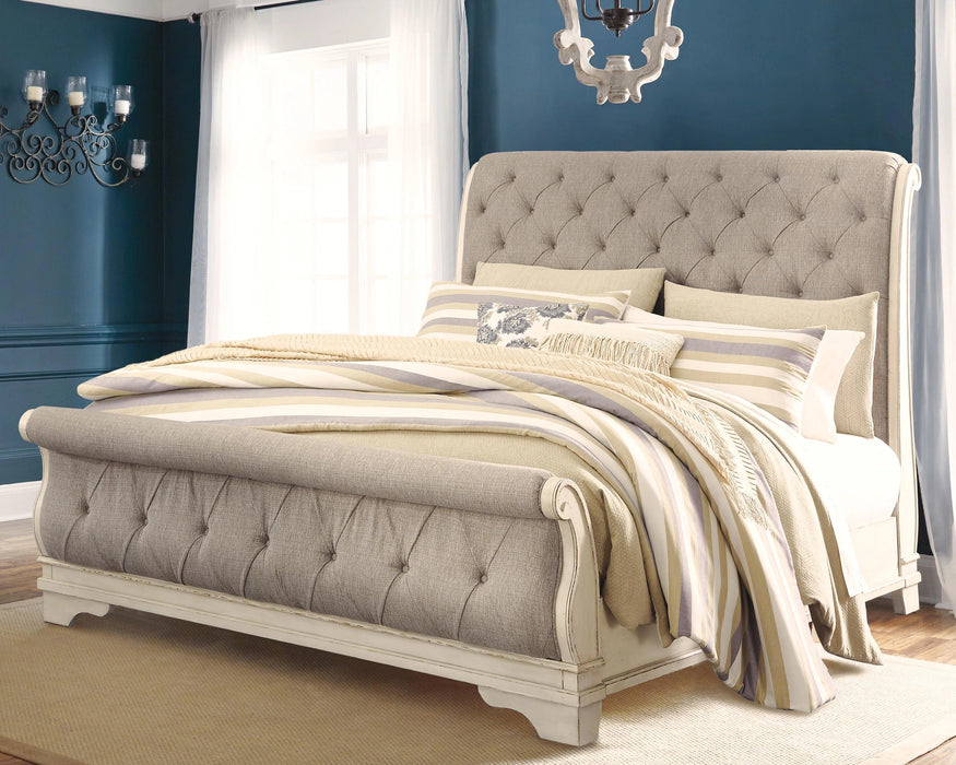 Realyn Bedroom Set