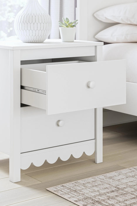 Hallityn Nightstand
