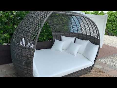 Panama Jack Banyan Daybed with cushions