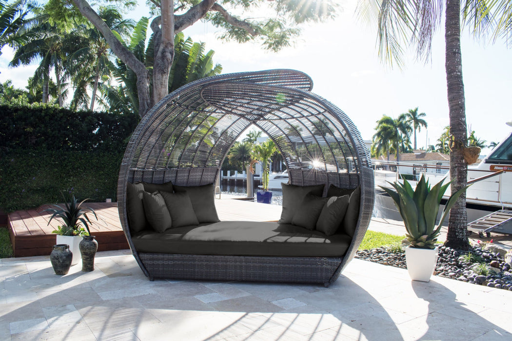 Panama Jack Banyan Daybed with cushions